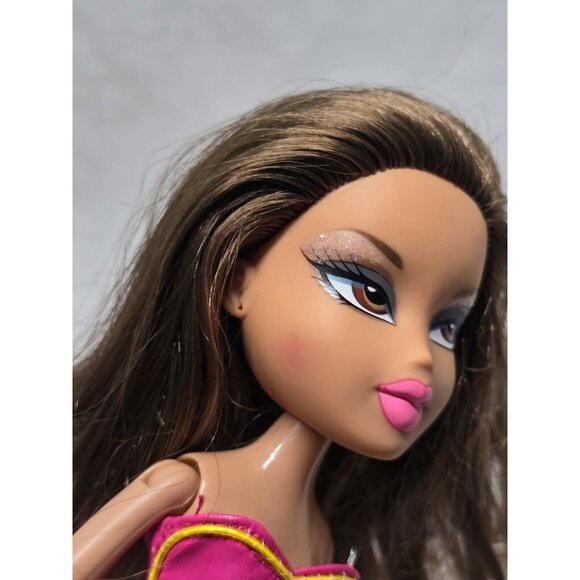 Bratz Neon Pop Divaz Yasmin Doll 2008 Original Dress Hazel Eyes Pink Lip - Picture 4 of 13
